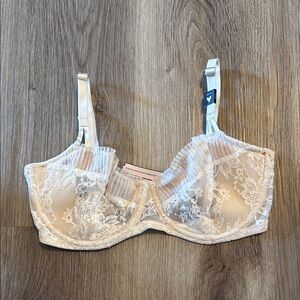 Victoria's Secret Cream Lace Underwire Bra